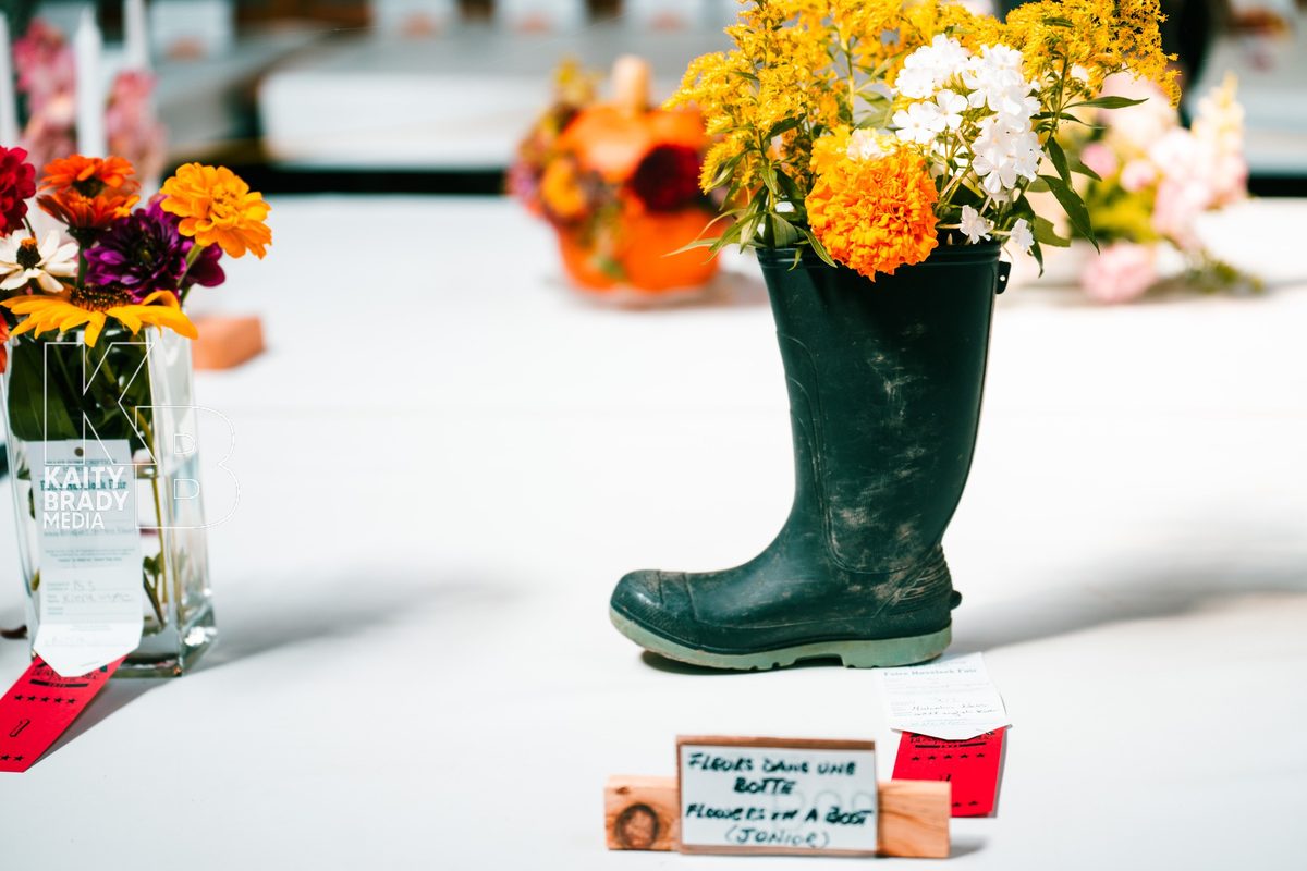 Floral arrangement display